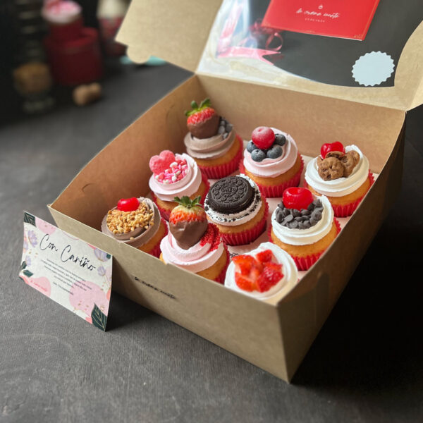 Caja de Cartón con 9 Cupcakes + Dedicatoria