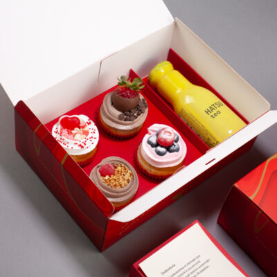 4 cupcakes + té Hatsu + dedicatoria personalizada