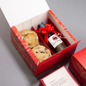 4 galletas + vino Gato Negro + dedicatoria personalizada