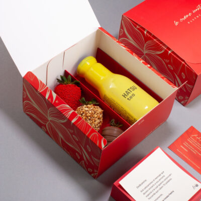 4 fresas + té frío Hatsu + dedicatoria personalizada
