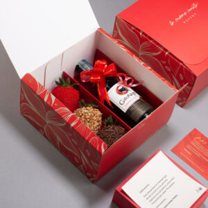 4 fresas + vino Gato Negro + dedicatoria personalizada