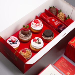 6 cupcakes + 3 fresas cubiertas + café Juan Valdez +  dedicatoria personalizada