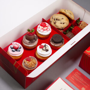 6 cupcakes + 3 fresas cubiertas + 3 galletas